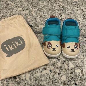 Ikiki size 5 toddler sneaker in puppy print